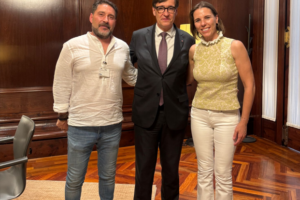 Isabel Araque se reúne con el presidente Illa para abordar la situación de los servicios públicos