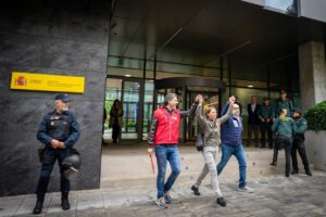 UGT, CCOO y CSIF se concentran en toda España para decir ¡basta ya! al ministro Óscar López: o se sienta a negociar o tendrá huelga general