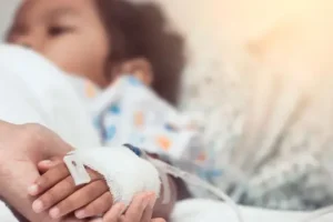 UGT consigue que el Permiso para el Cuidado de un Hijo Menor con Cáncer u Enfermedad Grave pueda acumularse en Jornadas Completas.