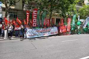 UGT Concentración ante el Ministerio de Defensa para exigir que se cumpla y reconozca un incremento retributivo digno, justo, razonable y adecuado para el personal civil.