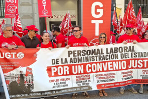 UGT Servicios Públicos se concentra ante el Ministerio de Hacienda en defensa del personal laboral de la Administración General del Estado