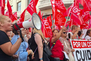 UGT y CCOO y reúnen a más de medio millar de personas en una concentración para exigir un convenio justo para la Dependencia