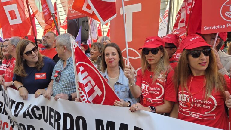 Lee más sobre el artículo Más de dos mil personas se concentran para exigir la implantación de la reclasificación profesional del colectivo Técnico Sanitario del SNS