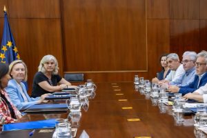 UGT coincide con la Ministra de Defensa en la necesidad de mejorar las retribuciones del personal civil.