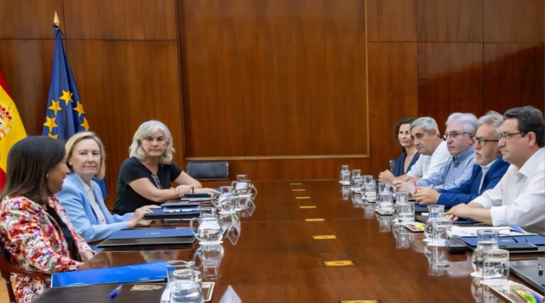 Lee más sobre el artículo UGT coincide con la Ministra de Defensa en la necesidad de mejorar las retribuciones del personal civil.