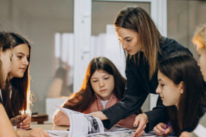 Los sindicatos de la enseñanza concertada trasladan al secretario de Estado su malestar por la discriminación del sectorLos sindicatos de la enseñanza concertada trasladan al secretario de Estado su malestar por la discriminación del sector y logran el compromiso de convocar grupos de trabajo para el estudio de las condiciones de trabajo y análisis del coste del puesto escolar