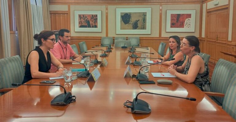 Lee más sobre el artículo Isabel Araque, secretaria general de UGT Servicios Públicos y Begoña Ballell, secretaria del sector Salud se reúnen con la ministra de Sanidad